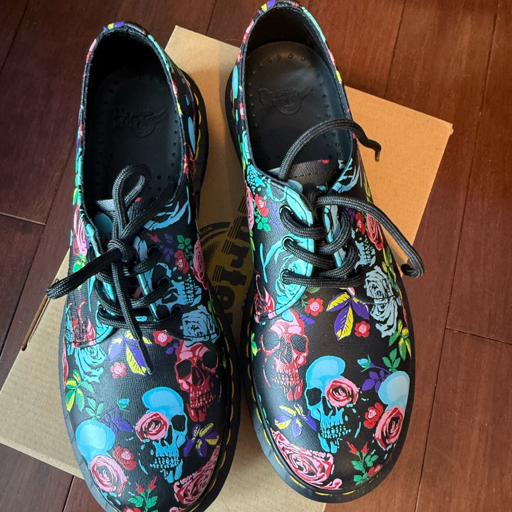 Dr. Martens Black Floral Lace-Up Shoes - Picture 2 of 4